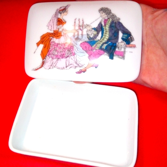 Vintage Rosenthal- Lufthansa Porcelain Trinketbox "Courting Colonials" - Picture 2 of 8